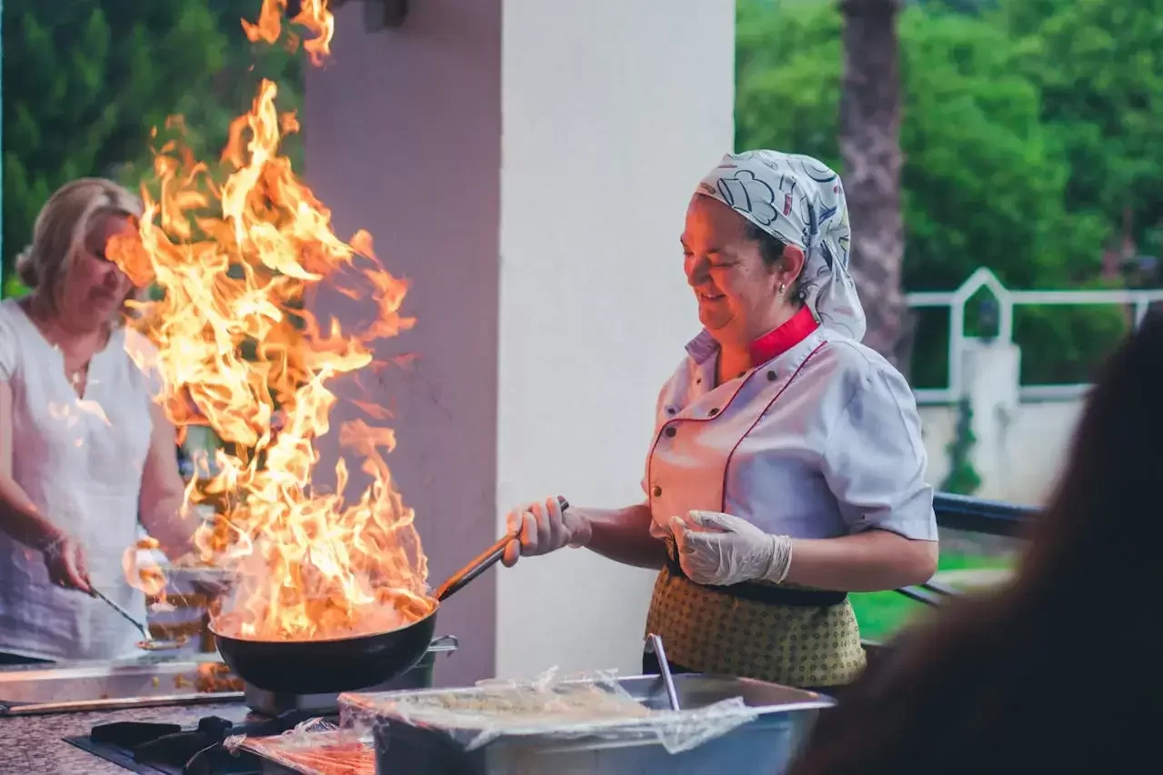 personne cuisine lors evenement